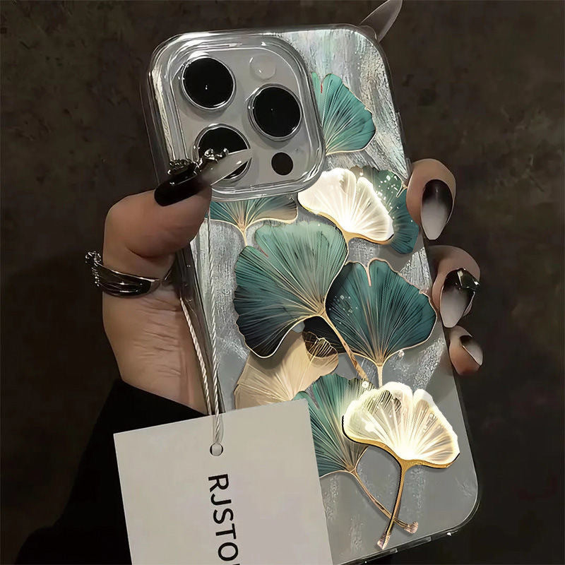 Hoja de ginkgo en seda de plumas de plata