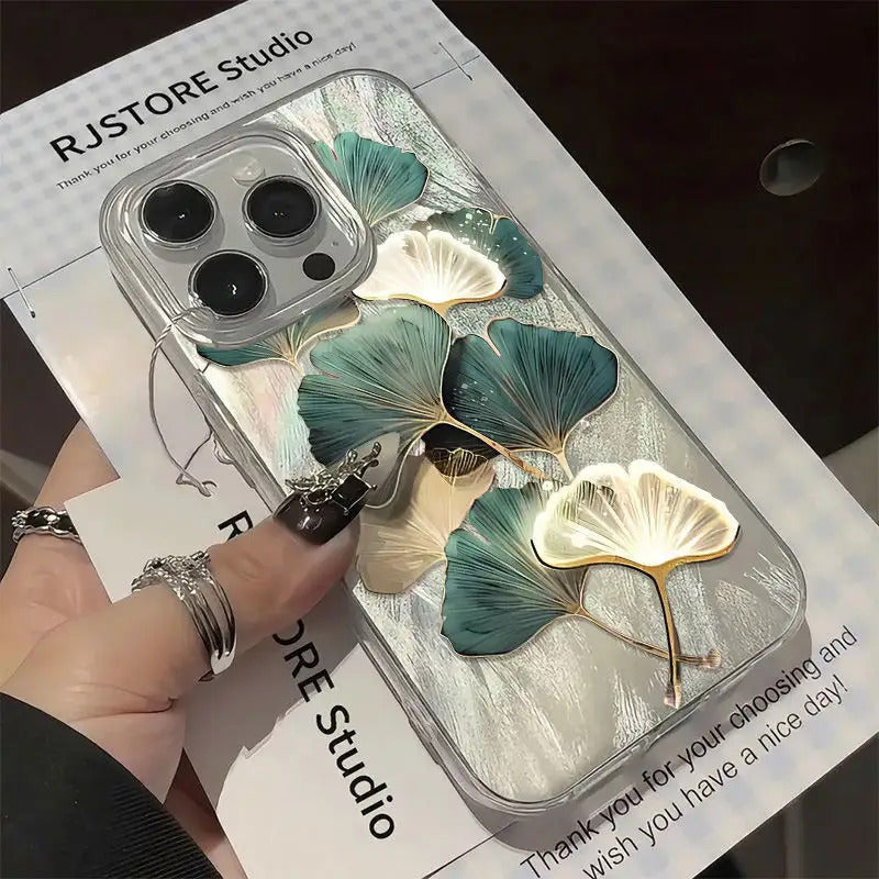 Hoja de ginkgo en seda de plumas de plata