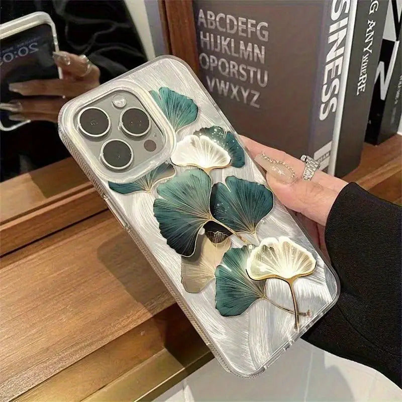 Hoja de ginkgo en seda de plumas de plata