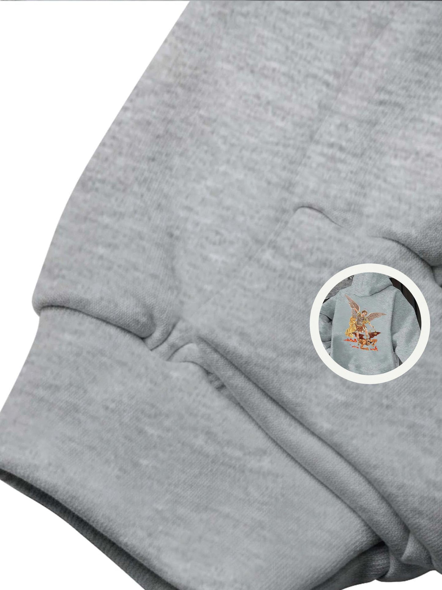 Suéter Grueso con Capucha y Diseño Ángel